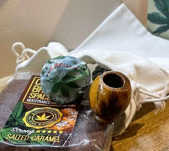 🎄 Kit Natalino Kaya — Pipe Artesanal • Brownie de Hemp Seeds (Caramelo) • Chupa de Hemp